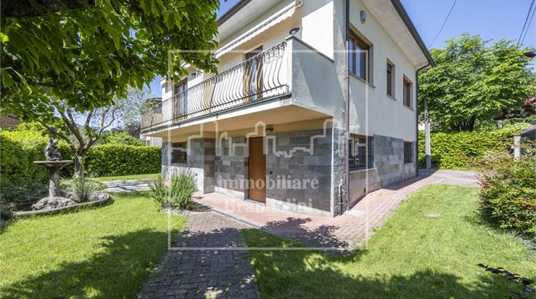 Villa for sale in Varese