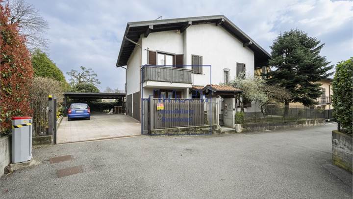 Villa for sale in Besozzo