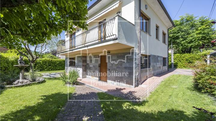 Villa in vendita a Varese