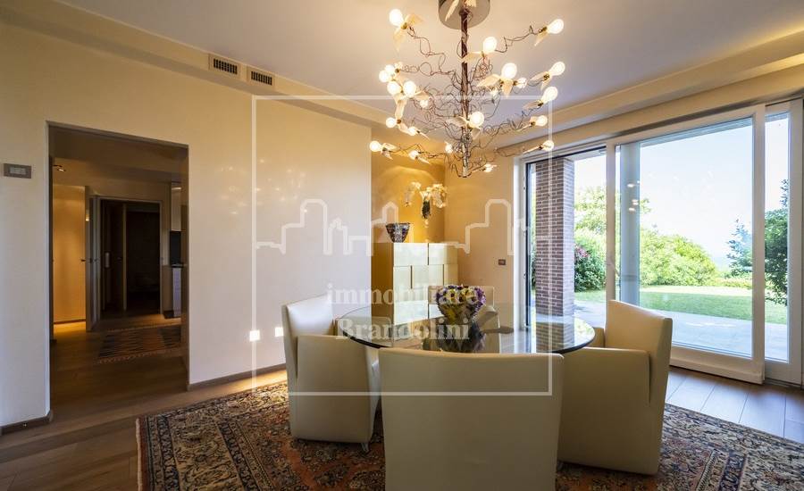 sala pranzo e accesso cucina