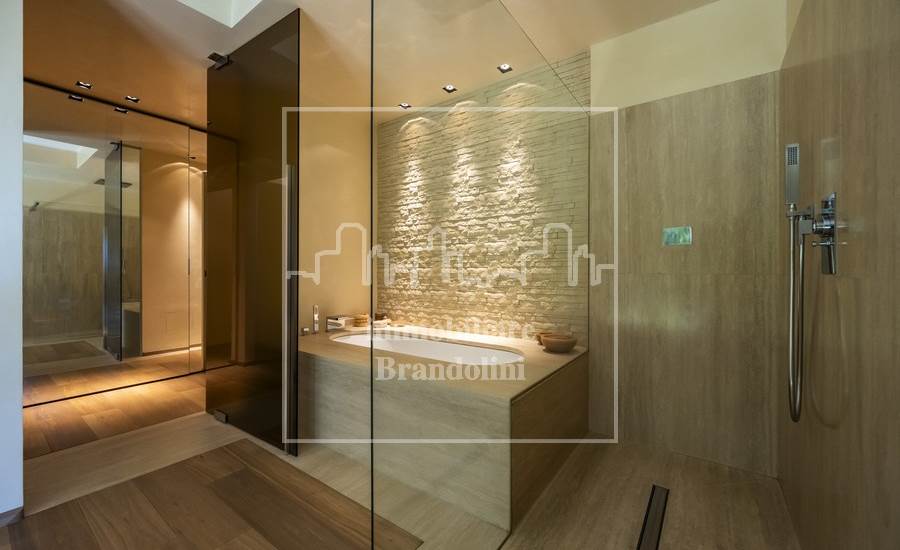 bagno padronale con basca e doccia