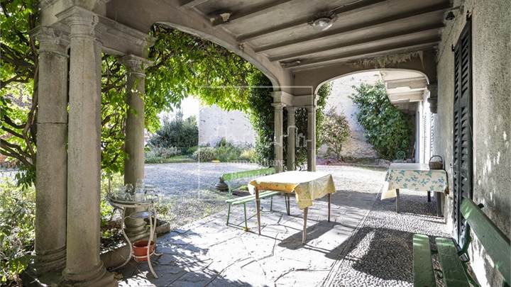 Casa singola in vendita a Barasso