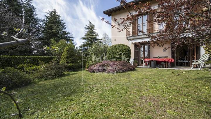 3 locali in vendita a Luvinate