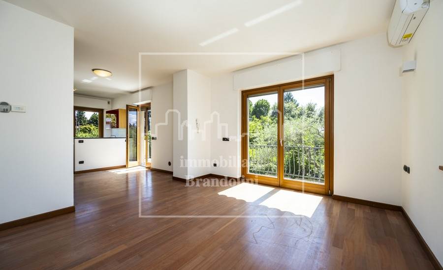 soggiorno con uscita sul balcone