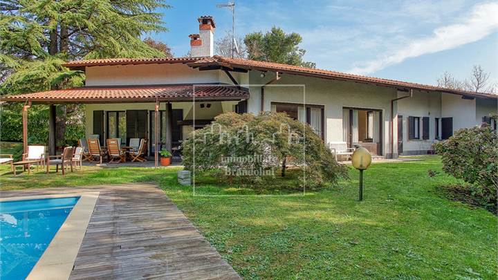Villa in vendita a Luvinate