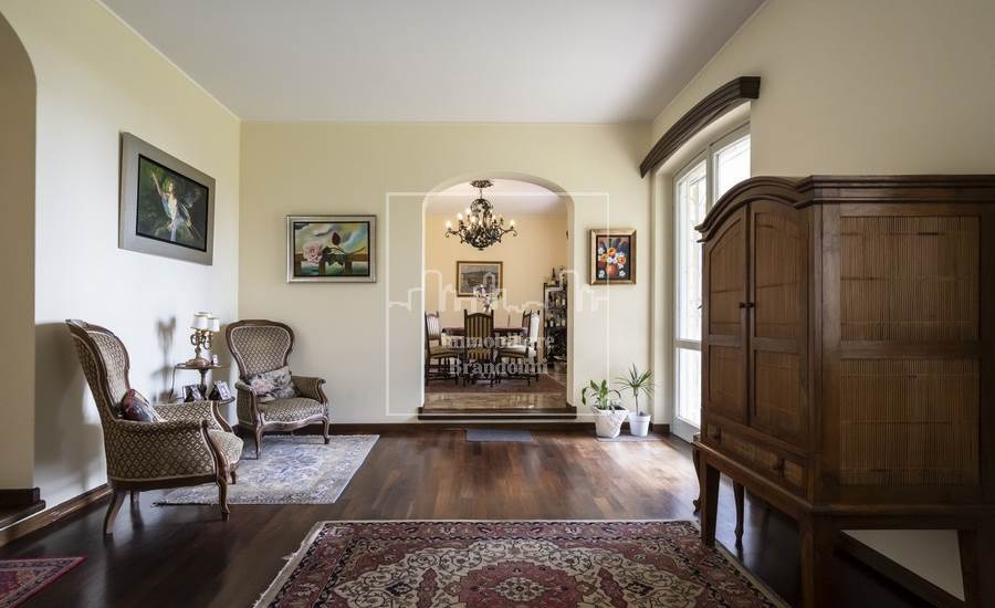 soggiorno con uscita al giardino