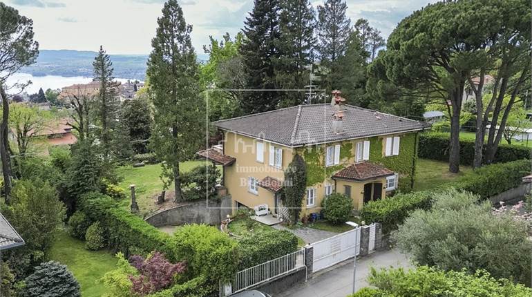 Villa in vendita a Barasso